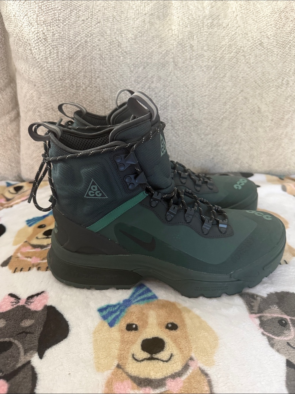 Nike ACG Men's Dark Green Waterproof Trail Boots - Picture 2 of 6